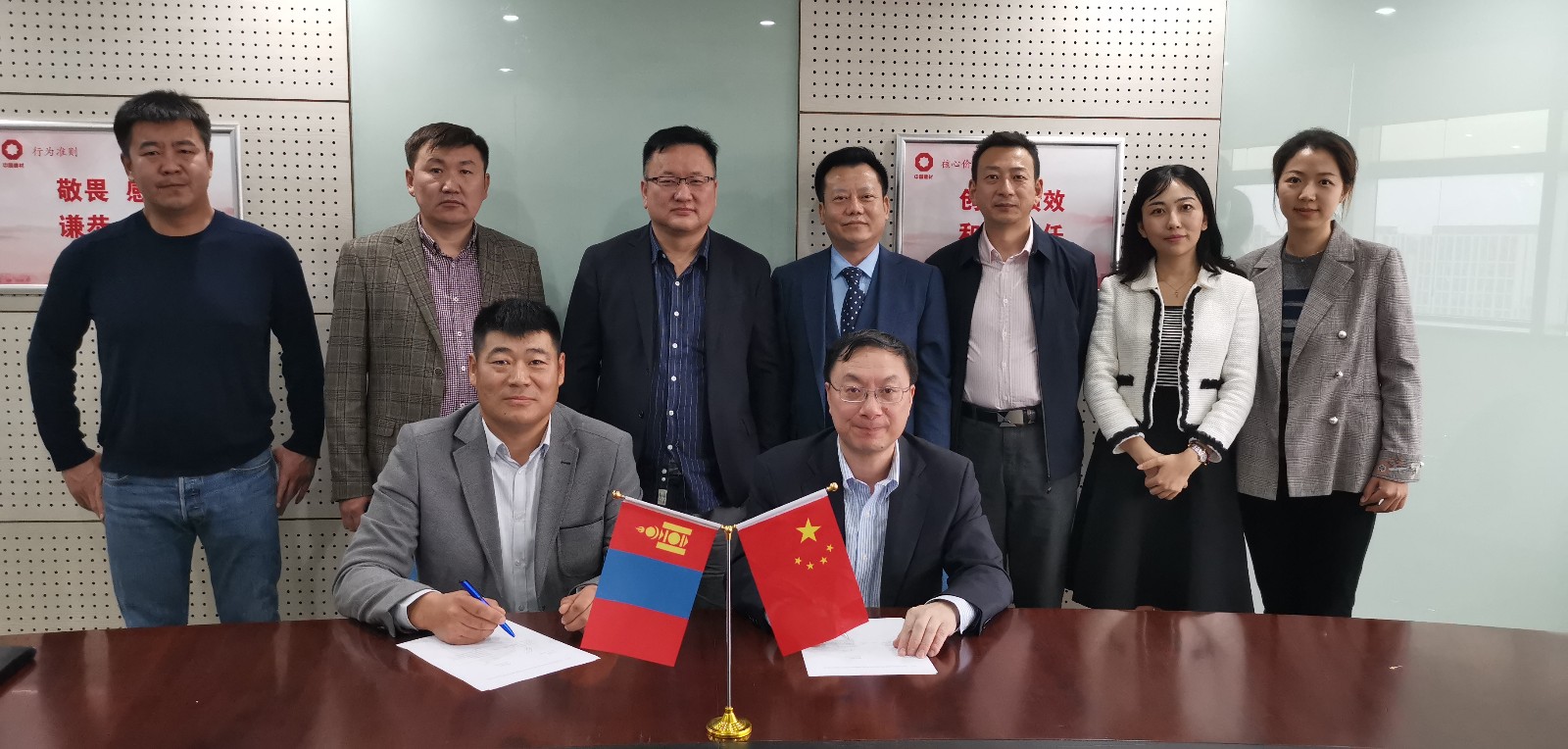 191108蚌埠院签约蒙古国玻璃瓶项目.jpg 191108蚌埠院签约蒙古国玻璃瓶项目.jpg